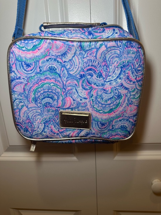 Lilly Pulitzer Handbags - Lilly Pulitzer Pink & Blue Scallop-Print Crossbody Lunch Bag with Silver Trim